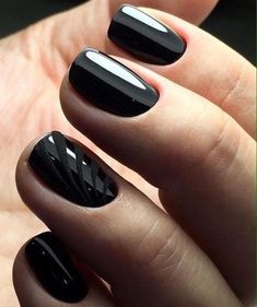 black decorated nails 1