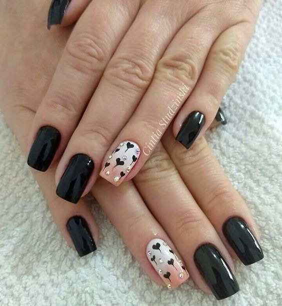 black decorated nails 10