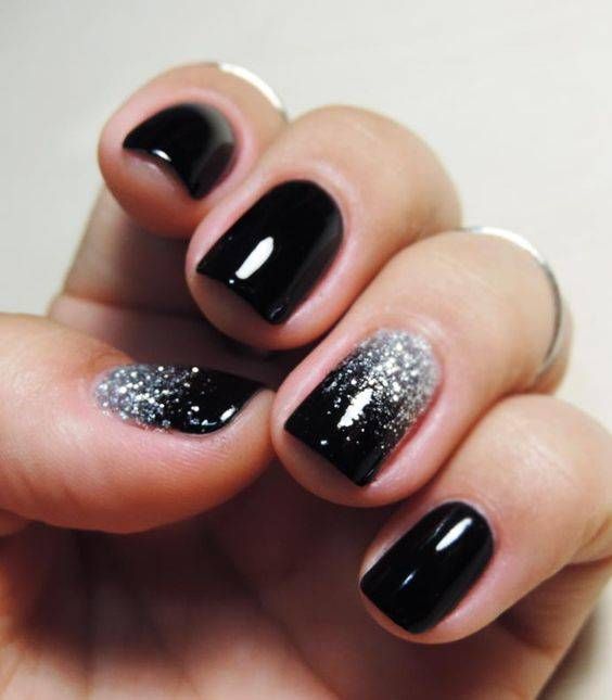 black decorated nails 18