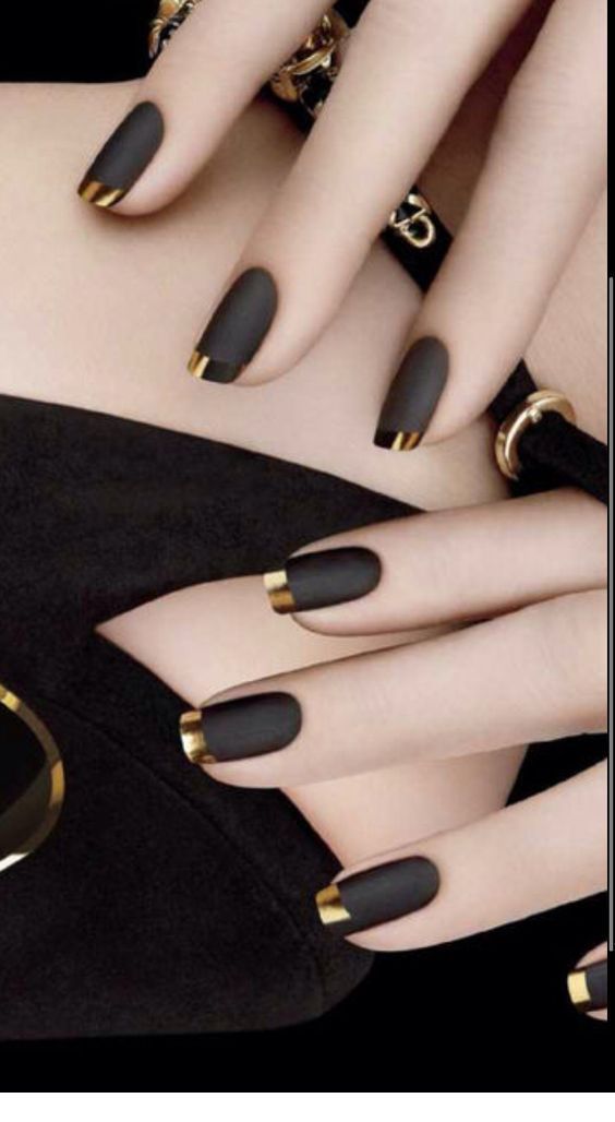 black decorated nails 3