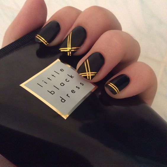 black decorated nails 4