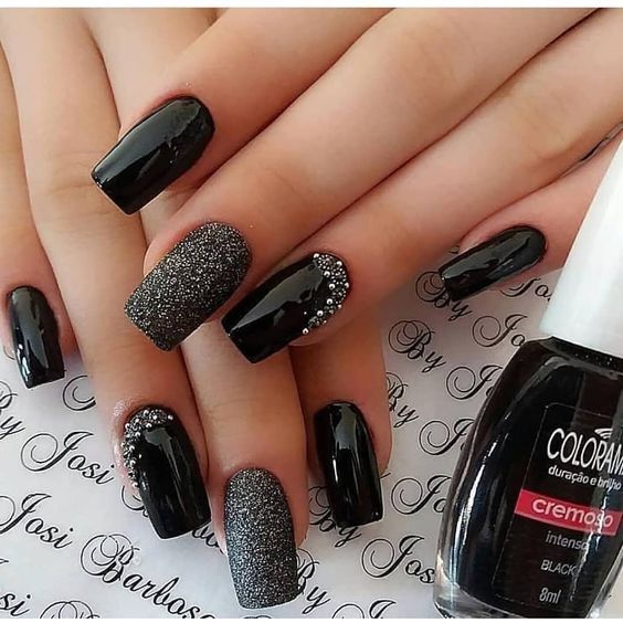 black decorated nails 8