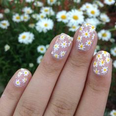 daisy floral nail art ideas 1