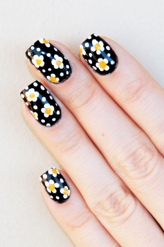 daisy floral nail art ideas