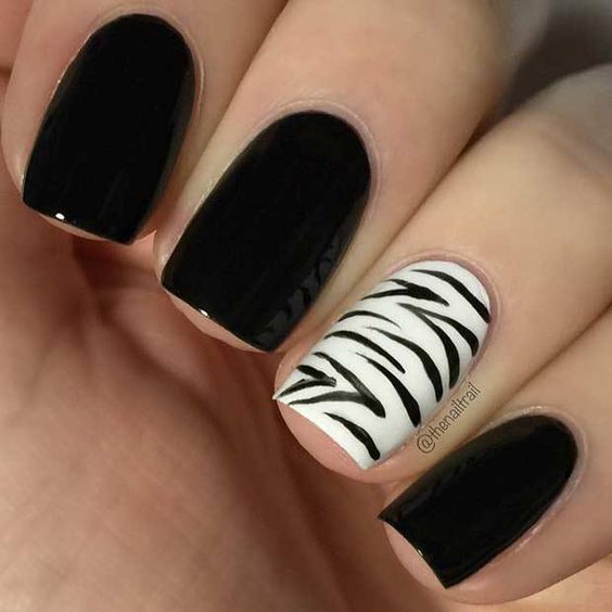 Animal Print Decorated Nails