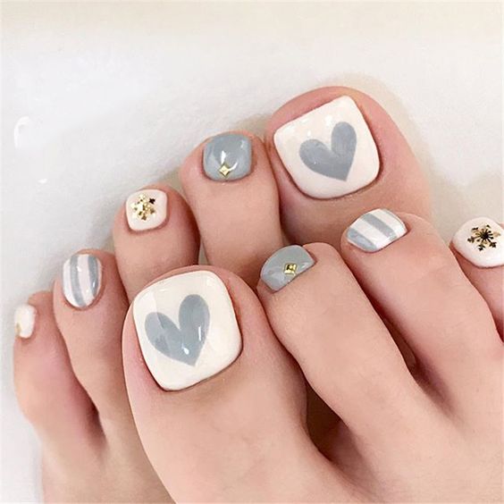 decorated toenails ideas 15