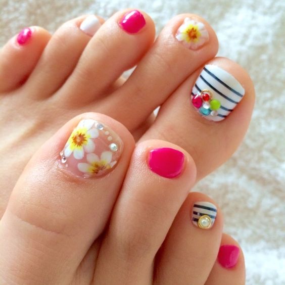 decorated toenails ideas 18