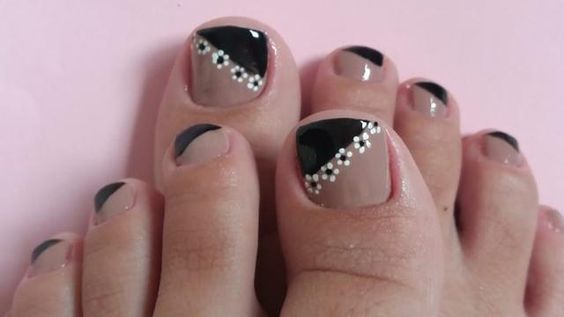 decorated toenails ideas 3