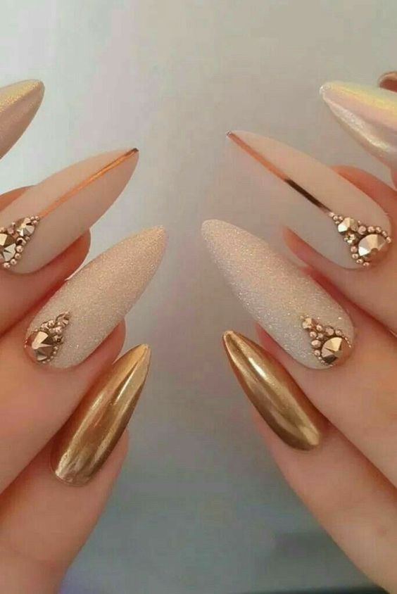 gold nails art 11