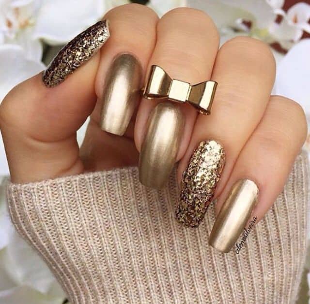 gold nails art 17