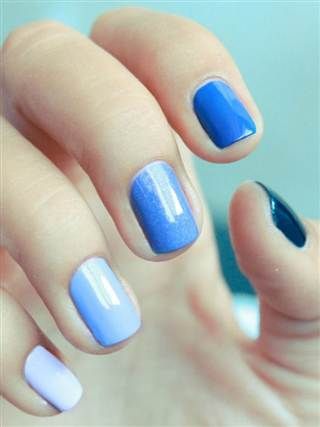 gradient nails blue 1